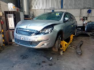 Salvage car Peugeot 308 308 SW (L4/L9/LC/LJ/LR) Combi 5-drs 1.6 BlueHDi 120 (DV6FC(BHZ)) [88kW=
]  (03-2014/12-2021) 2015