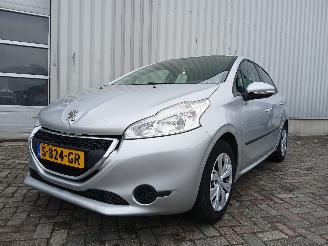 Auto incidentate Peugeot 208 208 I (CA/CC/CK/CL) Hatchback 1.2 Vti 12V PureTech 82 (EB2F(HMZ)) [60k=
W]  (03-2012/12-2019) 2013/12