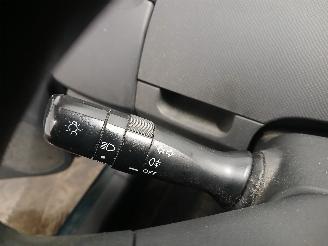 Toyota Yaris Yaris II (P9) Hatchback 1.3 16V VVT-i (2SZFE) [64kW]  (08-2005/11-2010=
) picture 14