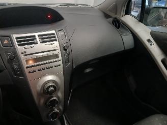 Toyota Yaris Yaris II (P9) Hatchback 1.3 16V VVT-i (2SZFE) [64kW]  (08-2005/11-2010=
) picture 18