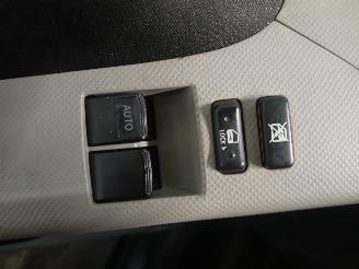 Toyota Yaris Yaris II (P9) Hatchback 1.3 16V VVT-i (2SZFE) [64kW]  (08-2005/11-2010=
) picture 13