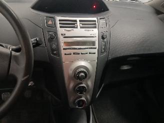 Toyota Yaris Yaris II (P9) Hatchback 1.3 16V VVT-i (2SZFE) [64kW]  (08-2005/11-2010=
) picture 16