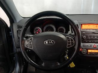 Kia Cee d Cee'd Sporty Wagon (EDF) Combi 1.4 16V (G4FA) [80kW]  (09-2007/12-2012=
) picture 19