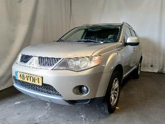 Voiture accidenté Mitsubishi Outlander Outlander (CW) SUV 2.4 16V Mivec 4x2 (4B12) [125kW]  (11-2006/11-2012)= 2008/7