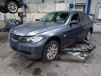 Salvage car BMW 3-serie 3 serie (E90) Sedan 318i 16V (N46-B20B) [95kW]  (09-2005/03-2007) 2006/2