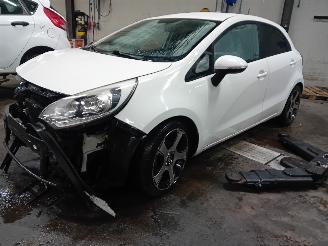 Auto da rottamare Kia Rio Rio III (UB) Hatchback 1.2 CVVT 16V (G4LA5) [63kW]  (09-2011/12-2017) 2013/5