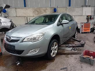 Auto da rottamare Opel Astra Astra J (PC6/PD6/PE6/PF6) Hatchback 5-drs 1.4 16V ecoFLEX (A14XER(Euro=
 5)) [74kW]  (12-2009/10-2015) 2010/2