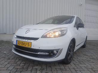 Vaurioauto  passenger cars Renault Scenic Grand Scénic III (JZ) MPV 1.4 16V TCe 130 (H4J-700(H4J-A7)) [96kW]  =
(02-2009/12-2016) 2012/6