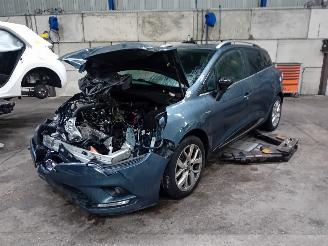 Autoverwertung Renault Clio Clio IV Estate/Grandtour (7R) Combi 5-drs 0.9 Energy TCE 90 12V (H4B-4=
08(H4B-B4)) [66kW]  (01-2013/08-2021) 2018/8