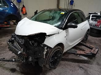 Vrakbiler auto Opel Adam Adam Hatchback 3-drs 1.4 16V (A14XER(Euro 5)) [64kW]  (10-2012/02-2019=
) 2013/5