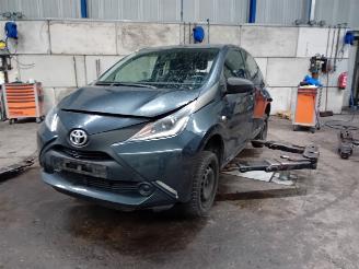 demontáž osobní automobily Toyota Aygo Aygo (B40) Hatchback 1.0 12V VVT-i (1KR-FE) [51kW]  (05-2014/06-2018) 2016/2