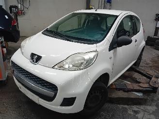 rozbiórka samochody osobowe Peugeot 107 107 Hatchback 1.0 12V (384F(1KR)) [50kW]  (06-2005/05-2014) 2011/3