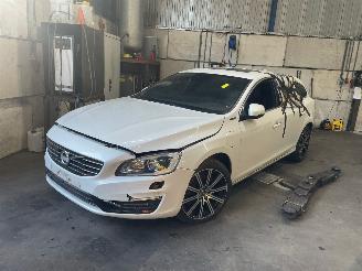 skadebil auto Volvo V-60 V60 I (FW/GW) Combi 2.4 D6 20V Plug-in Hybrid AWD (D82PHEV) [206kW]  (=
06-2012/12-2015) 2014/2