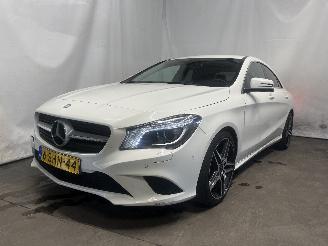 krockskadad bil auto Mercedes Cla-klasse CLA (117.3) Sedan 1.6 CLA-180 16V (M270.910) [90kW]  (01-2013/03-2019)= 2013/10