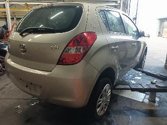 Hyundai I-20 i20 Hatchback 1.2i 16V (G4LA) [57kW]  (09-2008/12-2012) picture 3