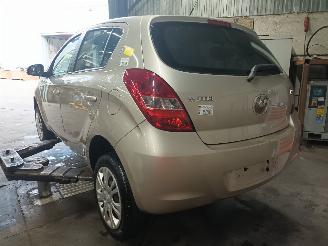 Hyundai I-20 i20 Hatchback 1.2i 16V (G4LA) [57kW]  (09-2008/12-2012) picture 4