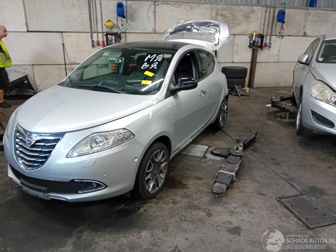 Lancia Ypsilon Ypsilon (312) Hatchback 0.9 TwinAir 85 (312.A.2000(Euro 5)) [63kW]  (0=
5-2011/...)