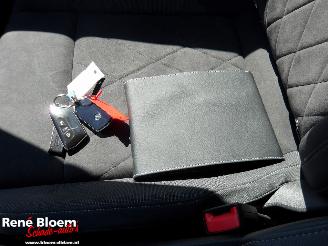 Volkswagen Golf 1.5 e-TSI Life Business picture 20