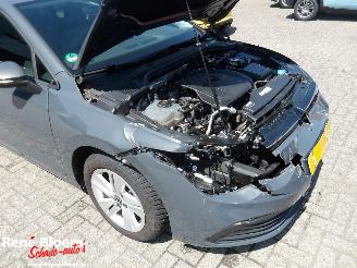 Volkswagen Golf 1.5 e-TSI Life Business picture 9