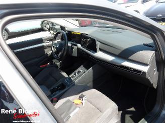 Volkswagen Golf 1.5 e-TSI Life Business picture 11