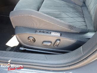 Volkswagen Golf 1.5 e-TSI Life Business picture 16