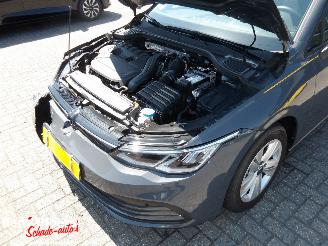 Volkswagen Golf 1.5 e-TSI Life Business picture 8
