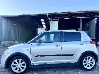 Auto incidentate Suzuki Swift 1.3i 92pk GLS 5drs - nap - airco - camera - touchscreen multimedia - bleutooth - alcantara hemel + stuur 2006/10