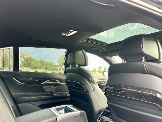 BMW 7-serie 730d xDrive 265pk aut + f1 High Exe M-Ed - nap - schuifdak - hud - softclose - 360 cam - harman/kardon - luchtvering picture 35