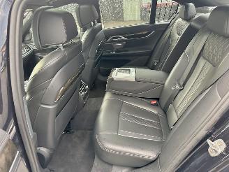 BMW 7-serie 730d xDrive 265pk aut + f1 High Exe M-Ed - nap - schuifdak - hud - softclose - 360 cam - harman/kardon - luchtvering picture 85