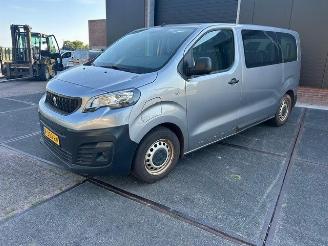 Avarii autoturisme Peugeot Expert 50Kwh Standard 9 personen 136Pk *Navi/Airco 2022/11