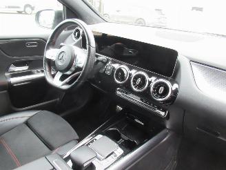 Mercedes B-klasse 180D Aut. AMG-LINE NightPack HalfLeer Navi Camera....... picture 14