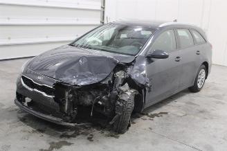Coche siniestrado Kia Cee d cee'd 2021/6