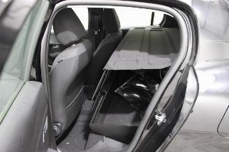 Peugeot 208  picture 12