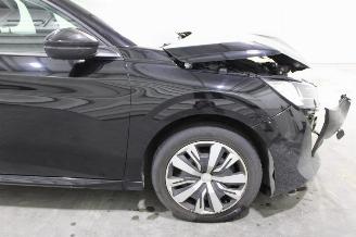 Peugeot 208  picture 7