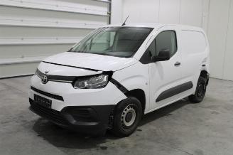 krockskadad bil auto Toyota ProAce CITY 2023/1