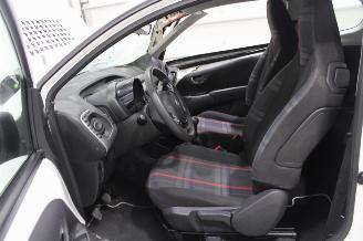 Peugeot 108  picture 11