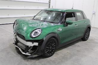 damaged passenger cars Mini One  2020/5