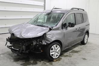 damaged passenger cars Renault Kangoo  2022/12