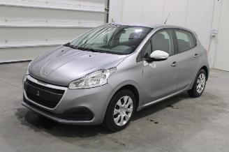 damaged passenger cars Peugeot 208  2019/9