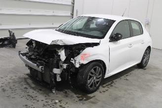 krockskadad bil auto Peugeot 208  2023/4