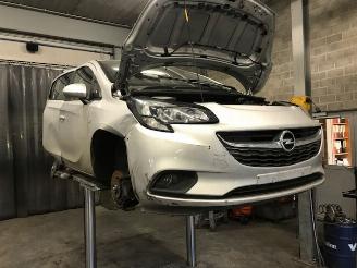 Vrakbiler auto Opel Corsa CORSA E 2015 - 1229CC 51KW - BENZINE 2015/1