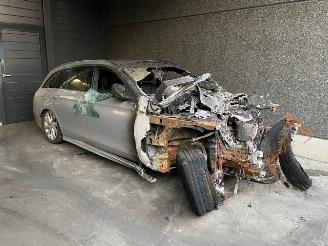 Vrakbiler auto Mercedes E-klasse E Estate (S213) Combi 2016 E-220d 2.0 Turbo 16V Combi/o  Diesel 1.950cc 143kW RWD 2016-07 2018/5