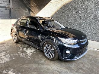 Coche siniestrado Kia Stonic Stonic (YB) SUV 1.0i T-GDi 12V SUV  Benzine 998cc 88kW (120pk) FWD 2020/11