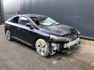 Vrakbiler auto Hyundai Ioniq Liftback 2021 1.6 GDI 16V Plug-in Hybrid Liftback  Elektrisch Benzine 1.580cc 77kW 2021/8