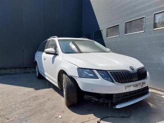 Coche siniestrado Skoda Octavia  2017/8