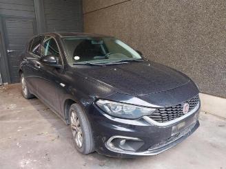 Coche siniestrado Fiat Tipo Tipo (356H/357H), Hatchback, 2016 1.6 D Multijet II 16V 2016/11