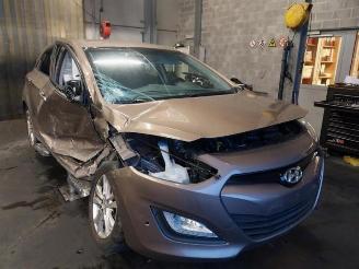 Vrakbiler auto Hyundai I-30 i30 (GDHB5), Hatchback, 2011 1.6 GDI Blue 16V 2014/5