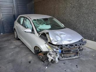 Coche siniestrado Kia Rio Rio IV (YB), Hatchback, 2017 1.2 MPI 16V 2017/2