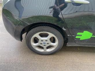 Nissan Leaf Leaf (ZE0), Hatchback, 2010 / 2017 Leaf picture 18