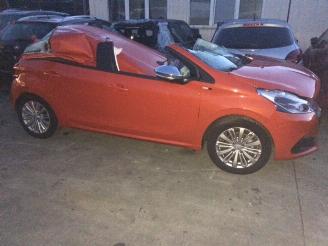Coche siniestrado Peugeot 208  2016/4
